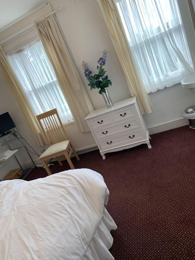 The Prince Of Wales Reigate Extérieur photo