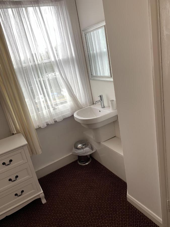 The Prince Of Wales Reigate Extérieur photo